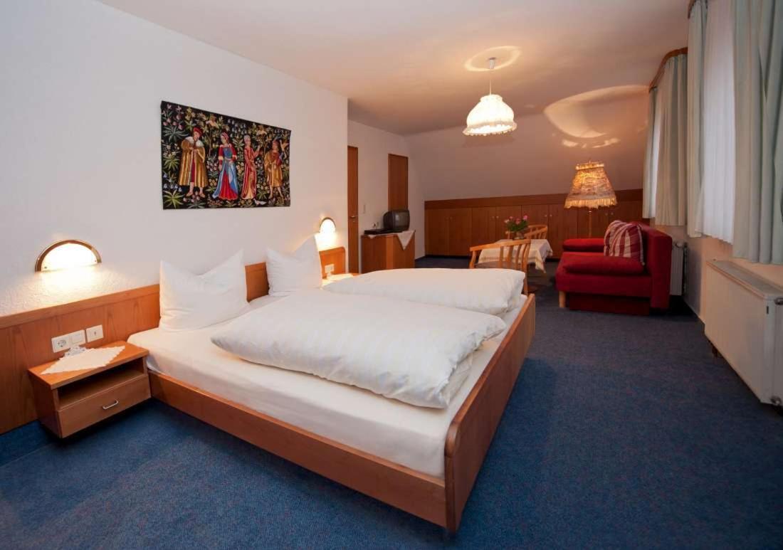 Отель Landgasthof-Pension Ochsen Форбаш Экстерьер фото